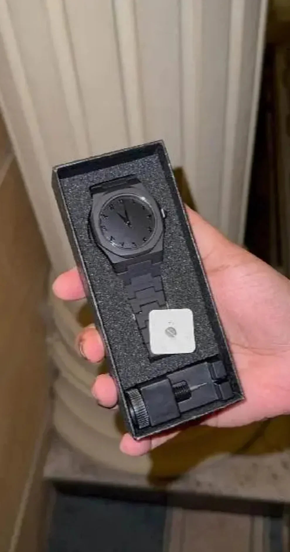 Black Aura Quartz Watch – Stylish Analog Watch For Men & Boys