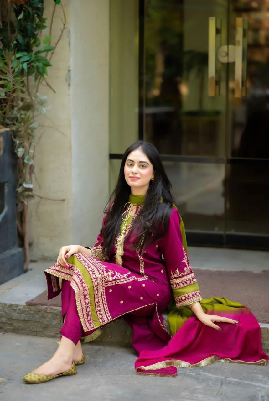 SALE OFFER OMAL BY SO KOMAL Lawn 3PC Embroidered ( Unstitched )